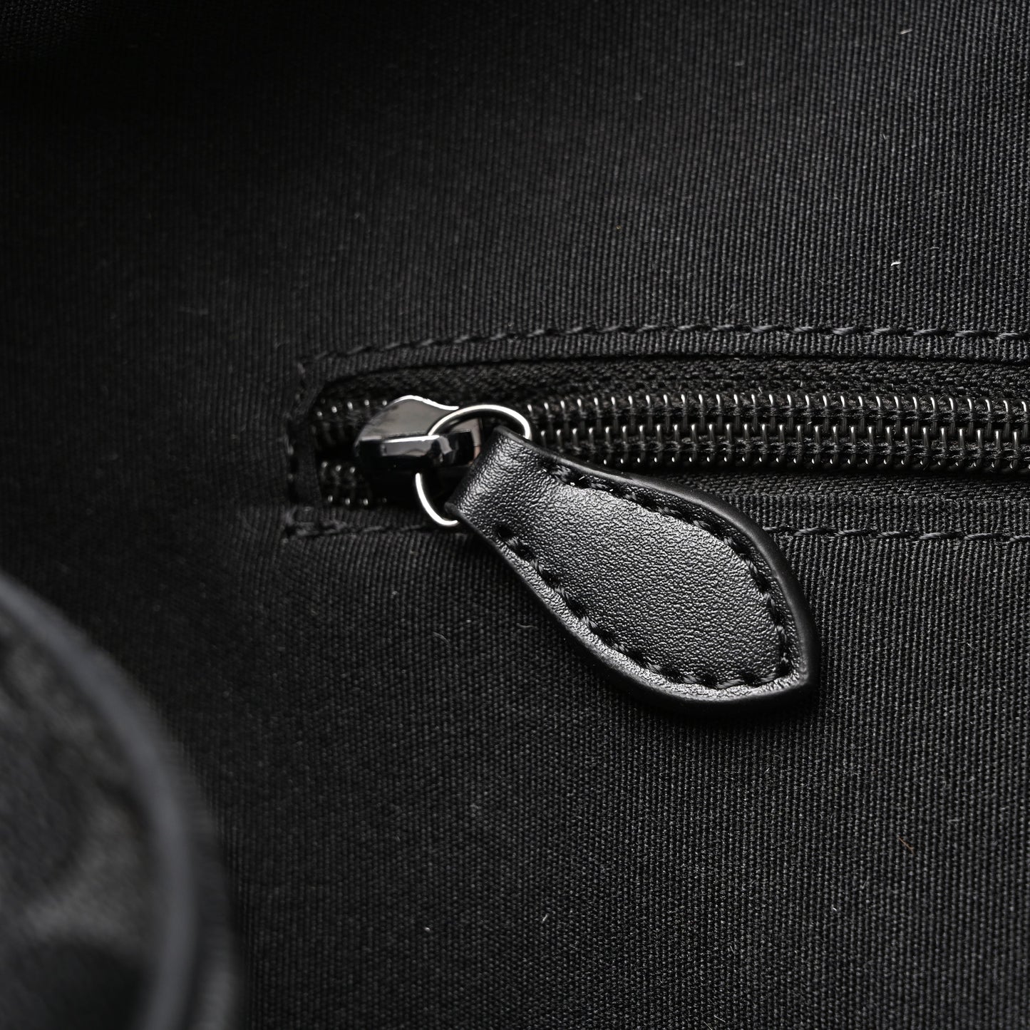 Louis Vuitton Keepall Bandoulière 50 – Damier Graphite Canvas Travel Bag